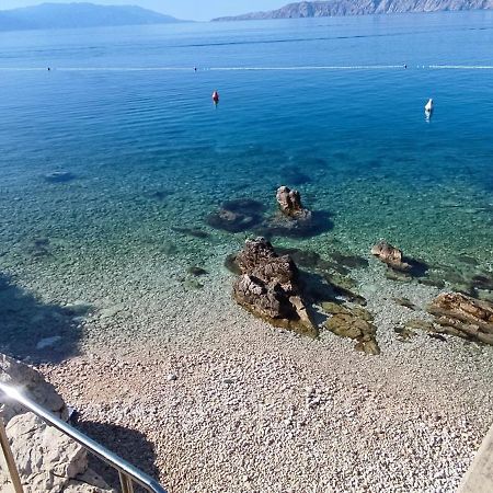 Apartments Maricic 200 Meters From The Beach Novi Vinodolski Bagian luar foto