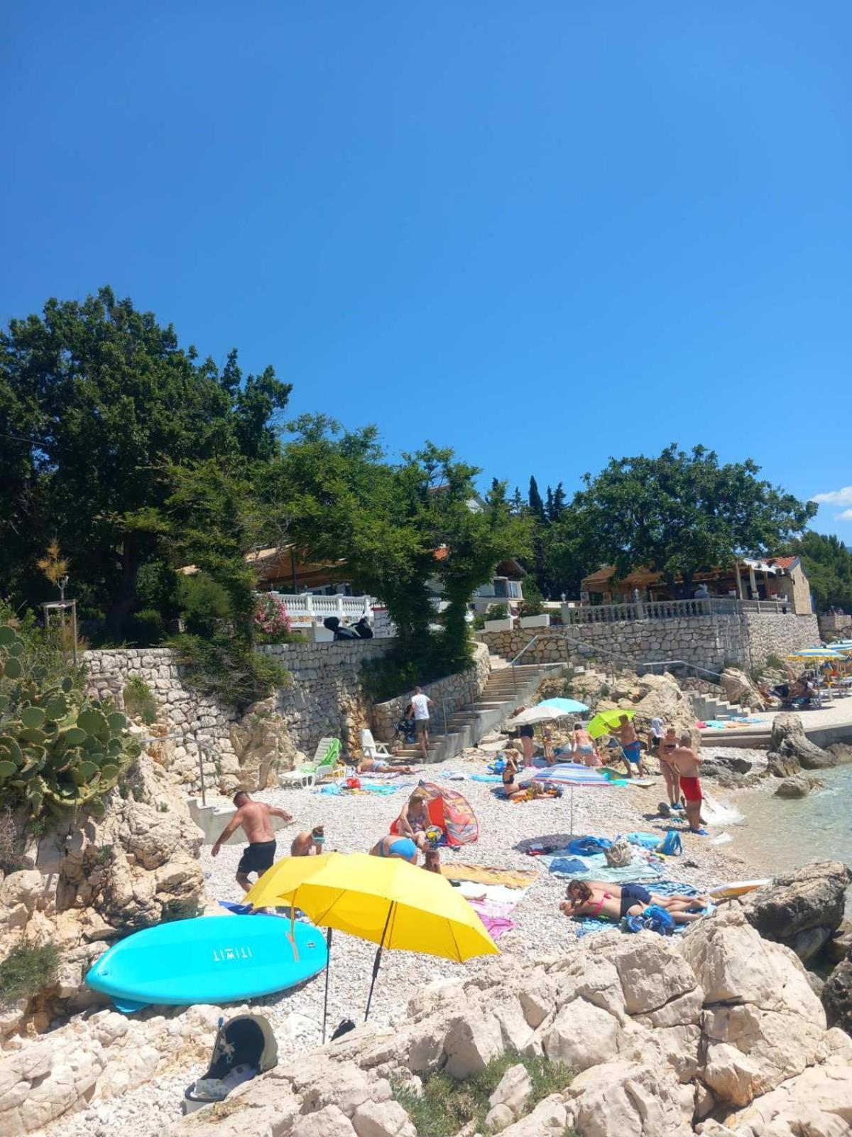 Apartments Maricic 200 Meters From The Beach Novi Vinodolski Bagian luar foto