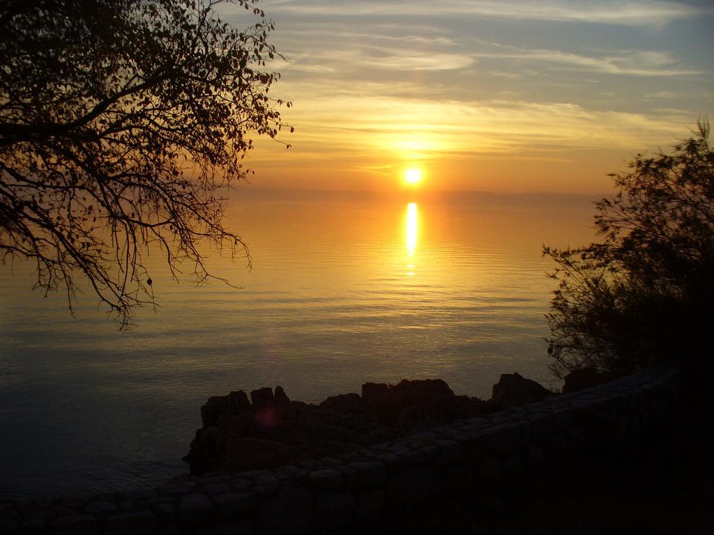 Apartments Maricic 200 Meters From The Beach Novi Vinodolski Bagian luar foto