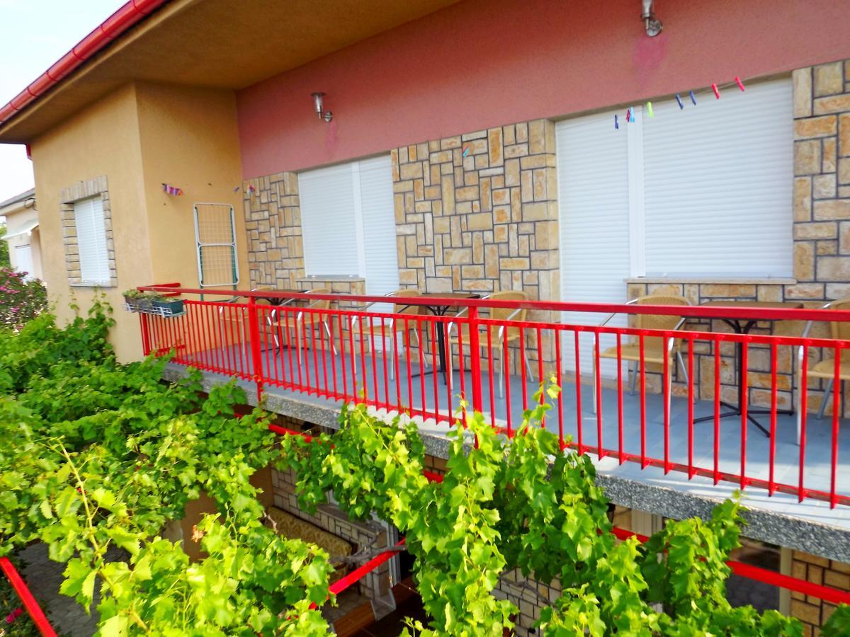 Apartments Maricic 200 Meters From The Beach Novi Vinodolski Bagian luar foto