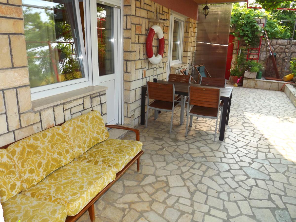 Apartments Maricic 200 Meters From The Beach Novi Vinodolski Bagian luar foto