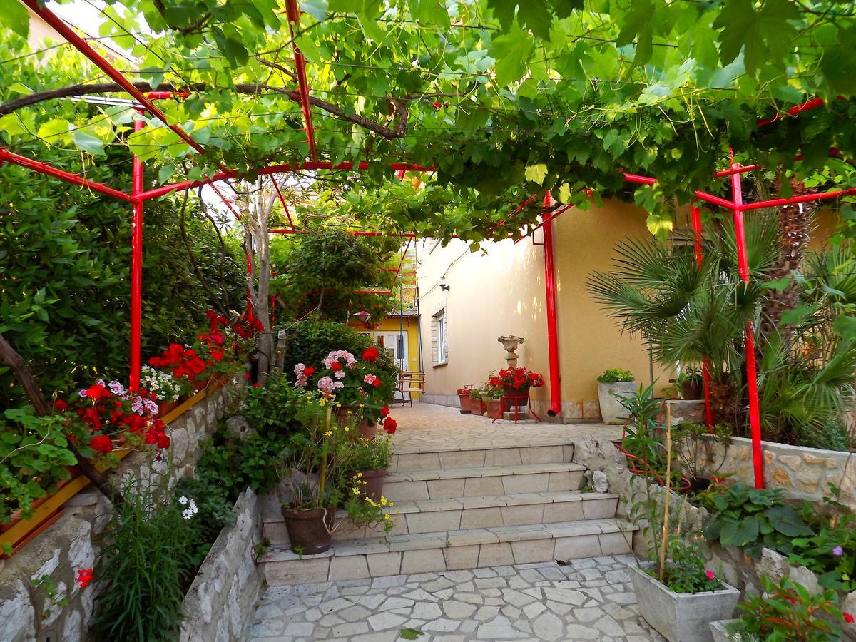 Apartments Maricic 200 Meters From The Beach Novi Vinodolski Bagian luar foto