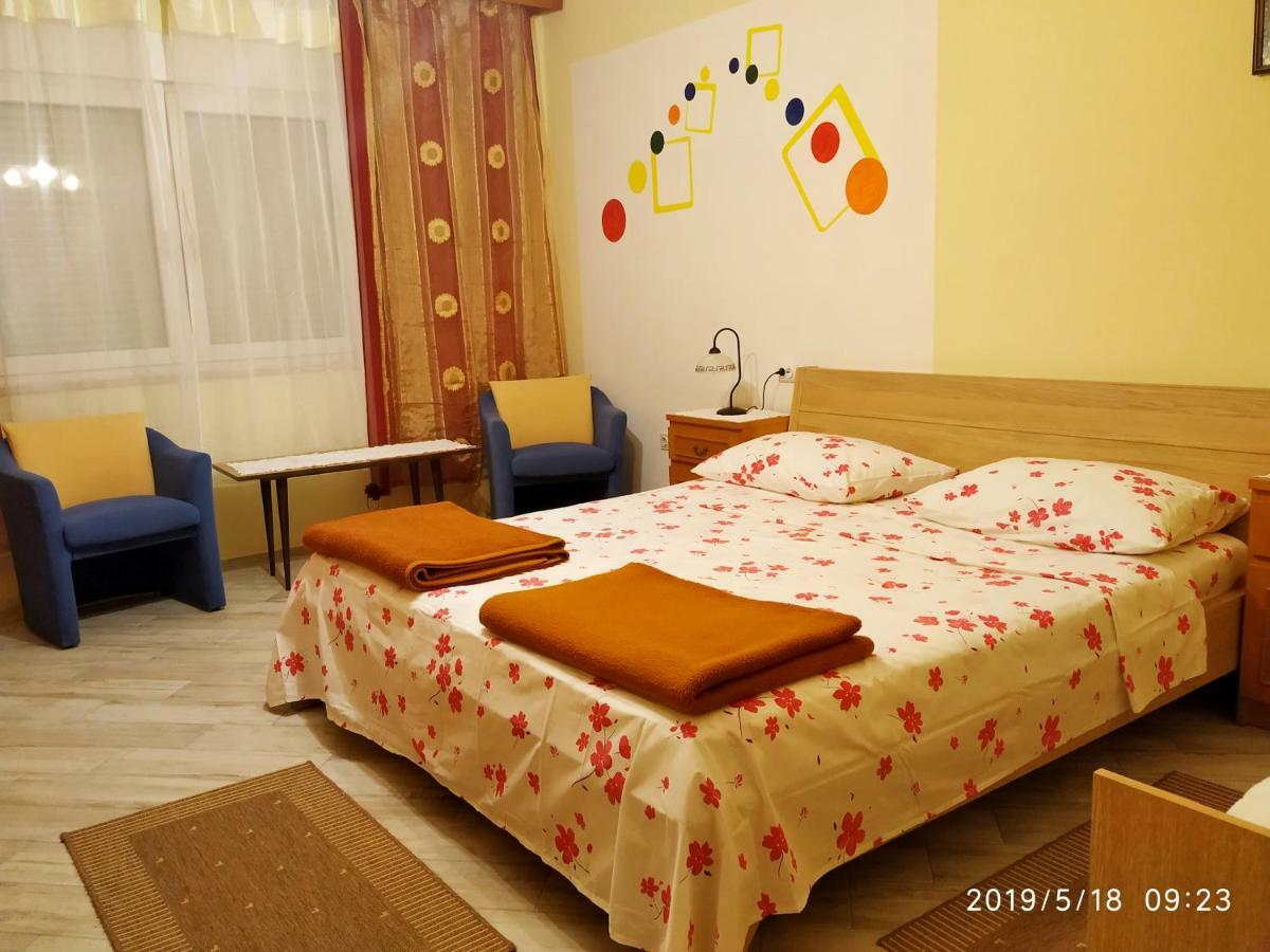 Apartments Maricic 200 Meters From The Beach Novi Vinodolski Bagian luar foto