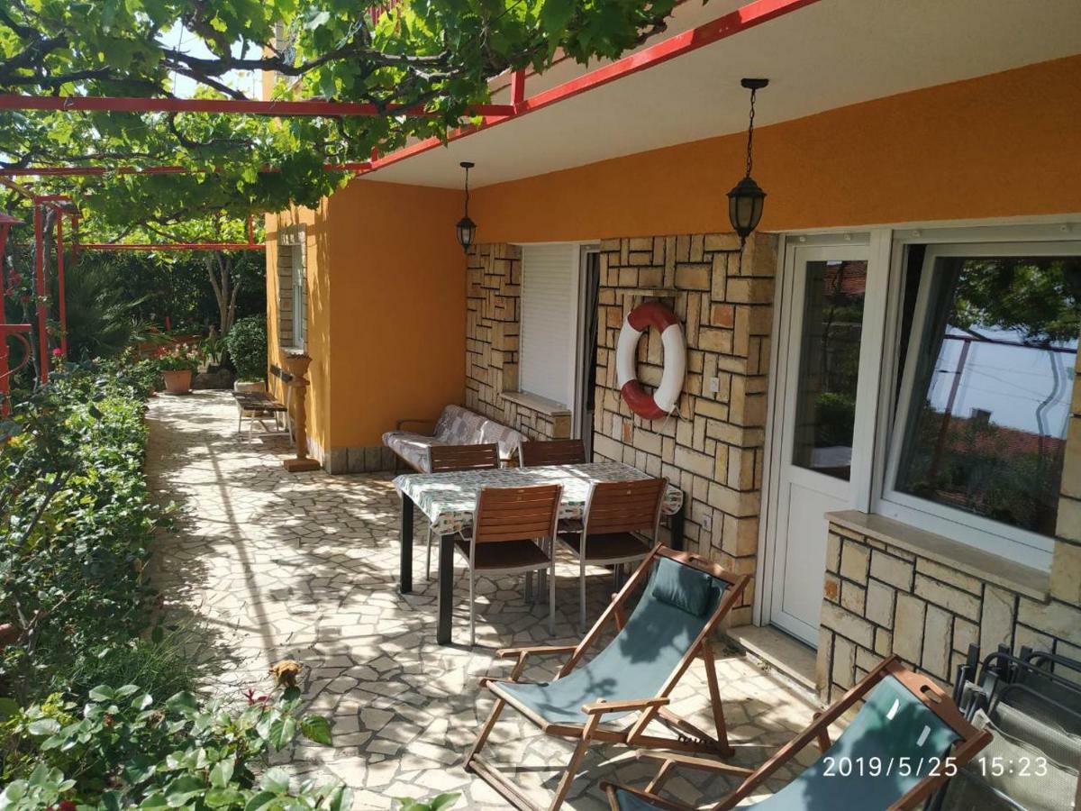 Apartments Maricic 200 Meters From The Beach Novi Vinodolski Bagian luar foto
