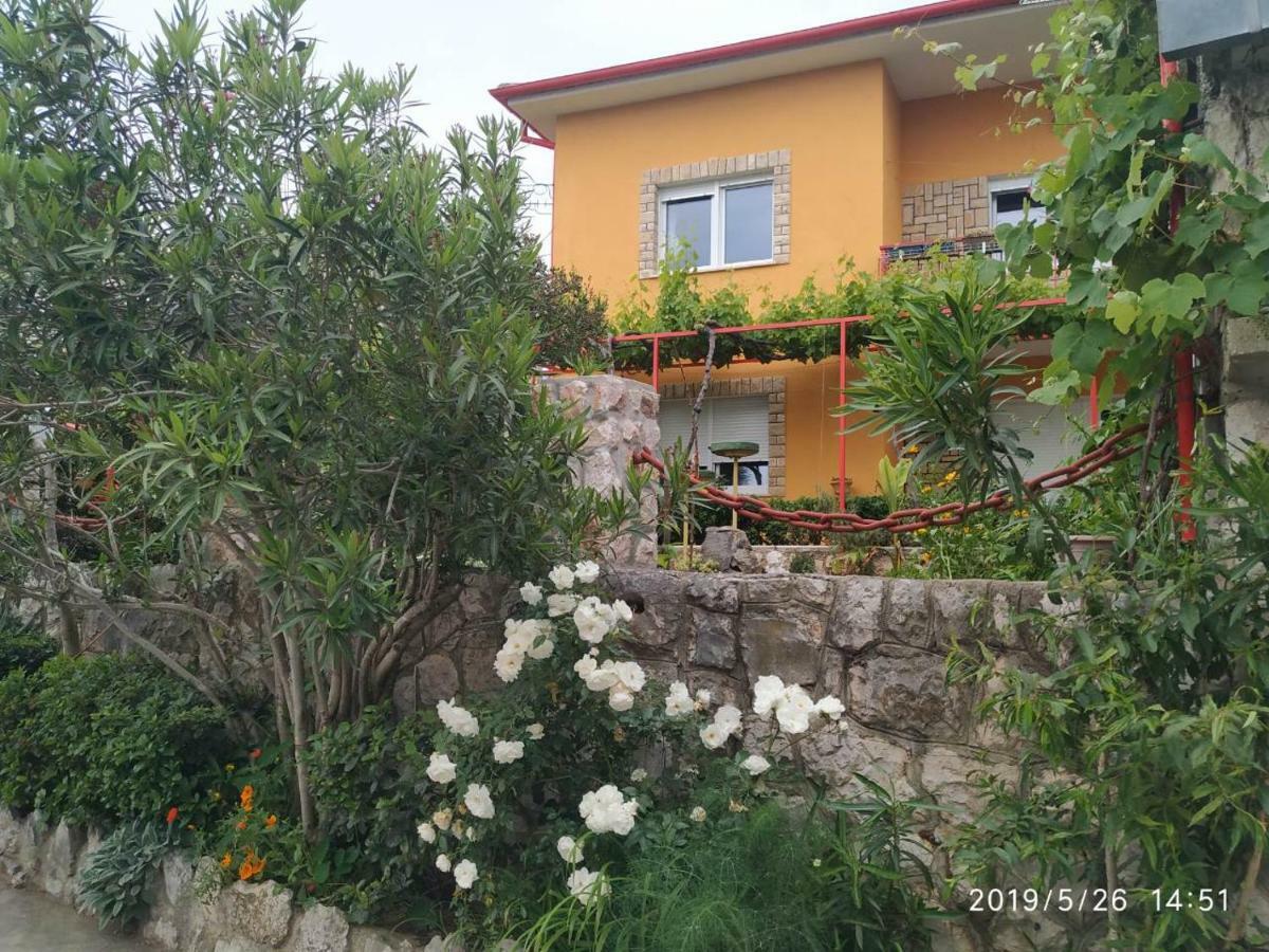 Apartments Maricic 200 Meters From The Beach Novi Vinodolski Bagian luar foto