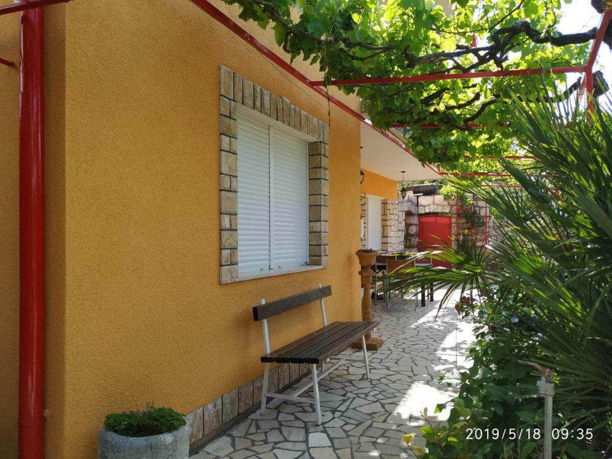 Apartments Maricic 200 Meters From The Beach Novi Vinodolski Bagian luar foto