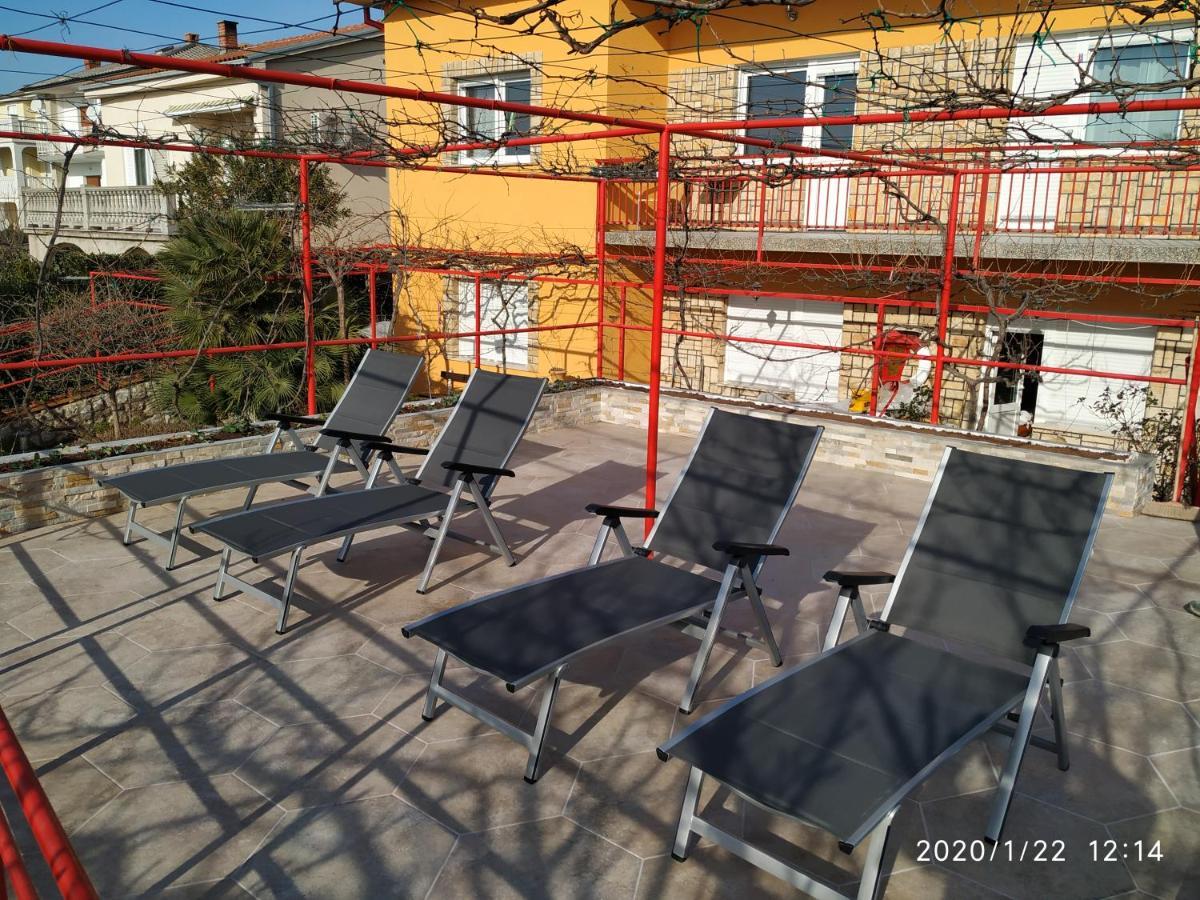 Apartments Maricic 200 Meters From The Beach Novi Vinodolski Bagian luar foto