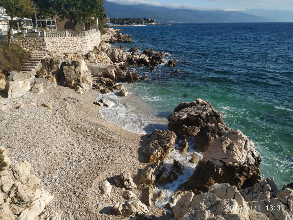 Apartments Maricic 200 Meters From The Beach Novi Vinodolski Bagian luar foto