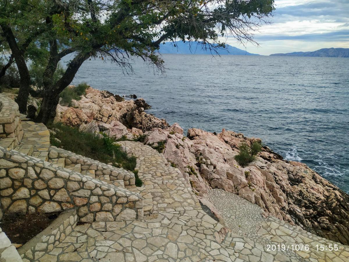 Apartments Maricic 200 Meters From The Beach Novi Vinodolski Bagian luar foto