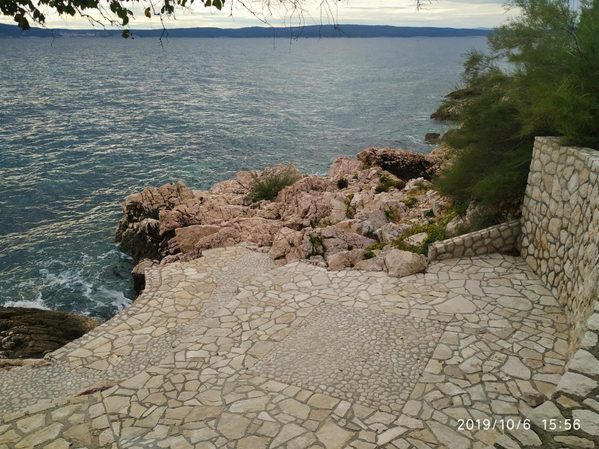 Apartments Maricic 200 Meters From The Beach Novi Vinodolski Bagian luar foto