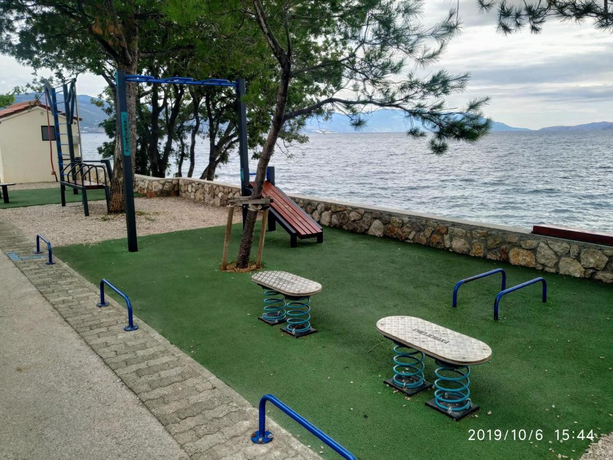 Apartments Maricic 200 Meters From The Beach Novi Vinodolski Bagian luar foto
