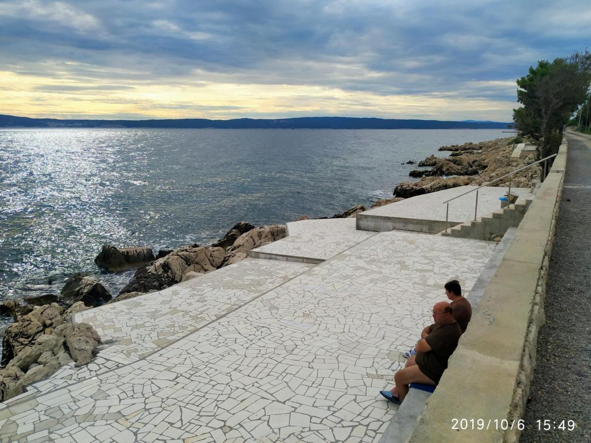 Apartments Maricic 200 Meters From The Beach Novi Vinodolski Bagian luar foto