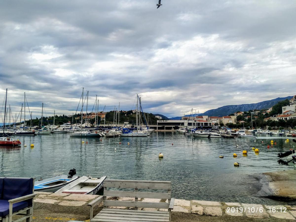 Apartments Maricic 200 Meters From The Beach Novi Vinodolski Bagian luar foto