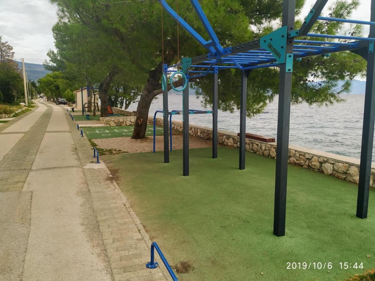 Apartments Maricic 200 Meters From The Beach Novi Vinodolski Bagian luar foto