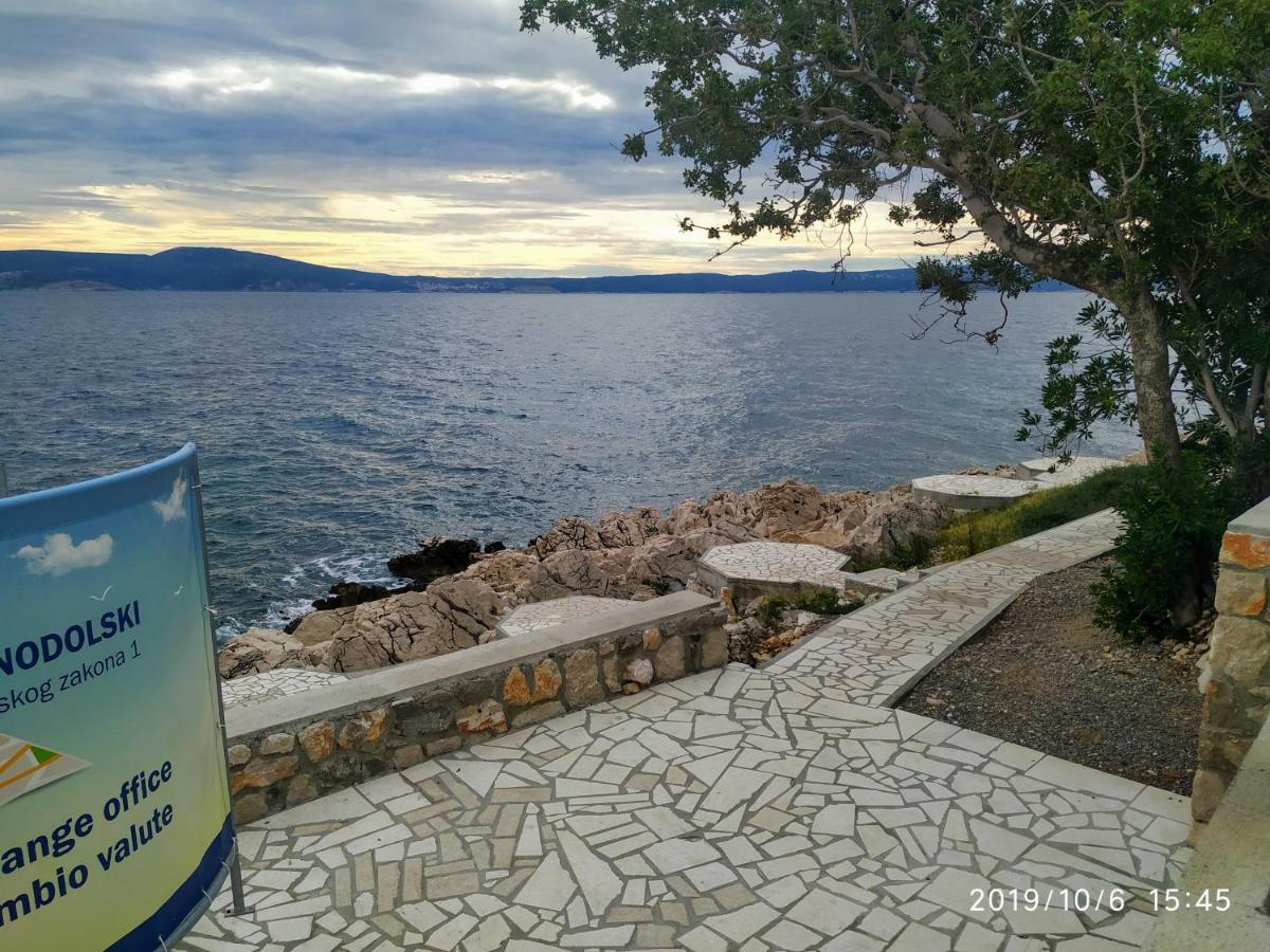 Apartments Maricic 200 Meters From The Beach Novi Vinodolski Bagian luar foto